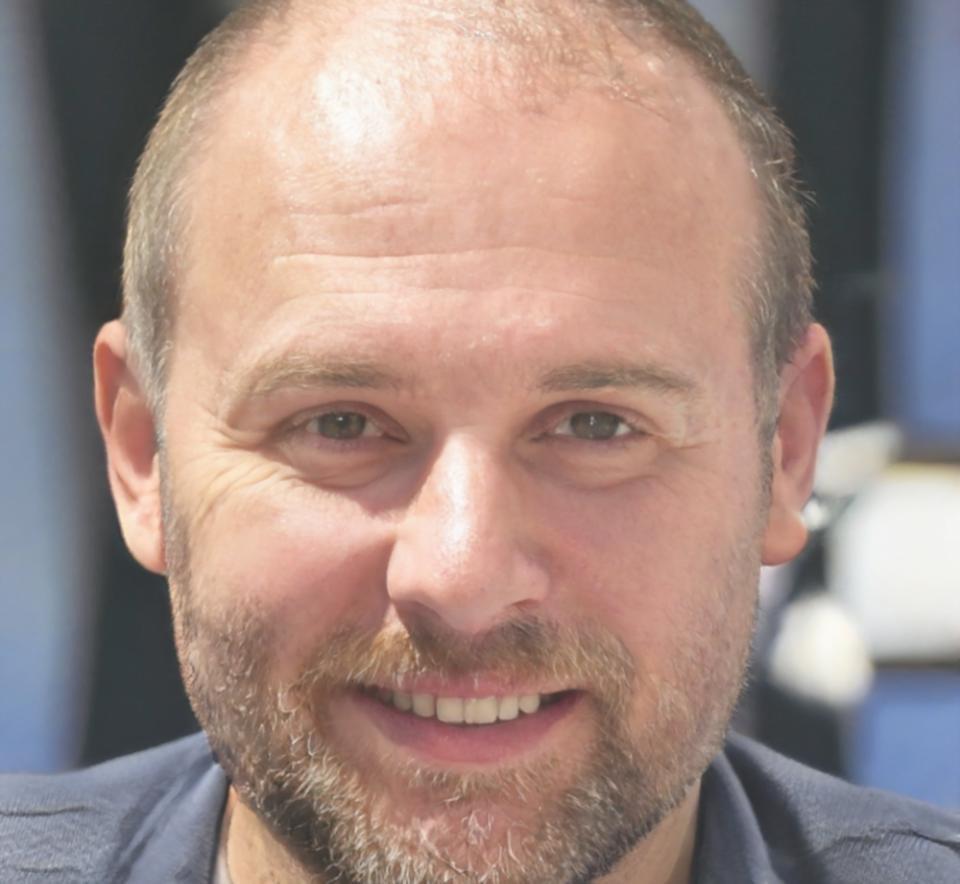 Miguel Fernández, Consultor Senior en Finanzas Corporativas